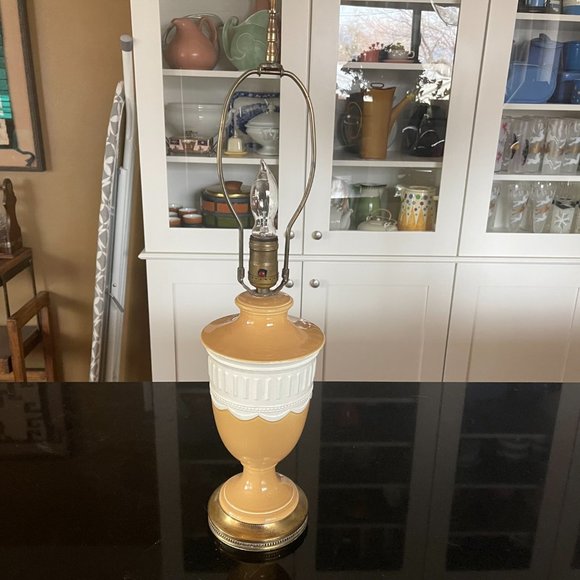 Vintage Neoclassical Lamp - Picture 2 of 4